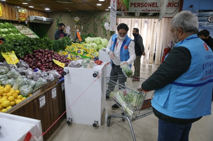 Tdv Gönüllüleri Ve Din Görevlileri Yaşlıların Yardımına Koşuyor