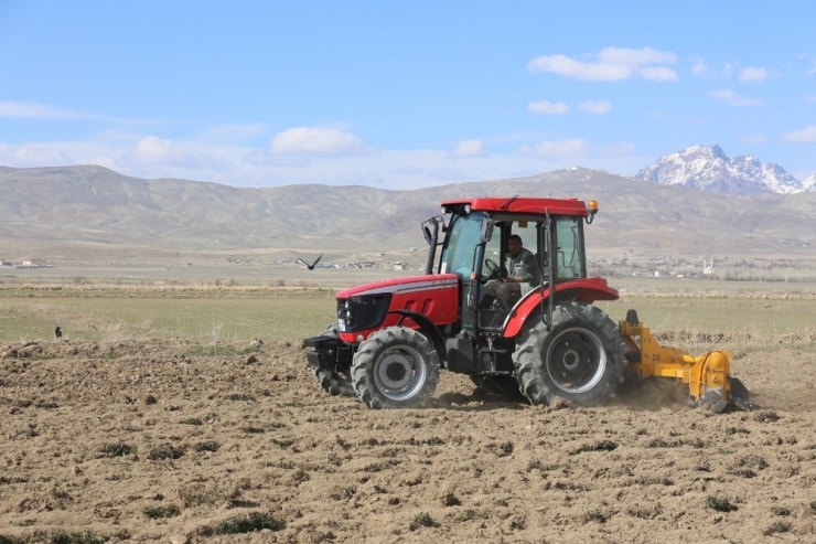 Gürpınar Belediyesi Çiftçileri Yalnız Bırakmadı