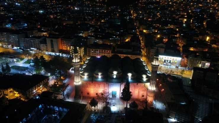 621 Yıllık Tarihi Ulu Cami’deki Sessizlik Böyle Görüntülendi