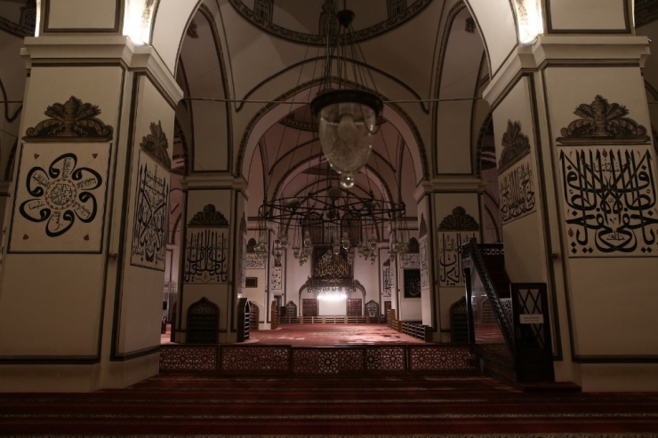 621 Yıllık Tarihi Ulu Cami’deki Sessizlik Böyle Görüntülendi