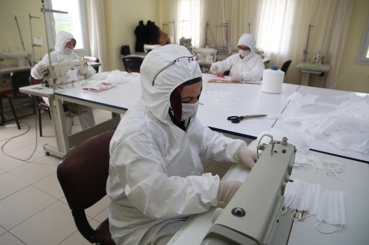 Yüreğir Belediyesi Maske Üretimine Başladı