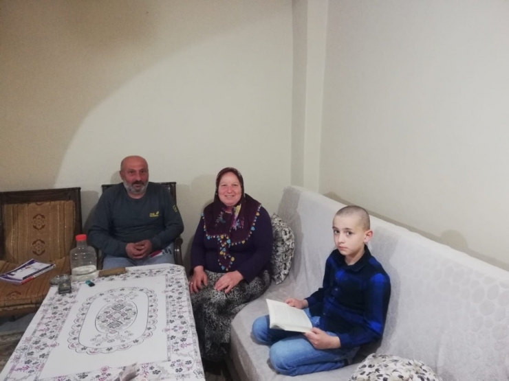 Okul Harçlığını “Biz Bize Yeteriz Türkiyem” Kampanyasına Bağışladı