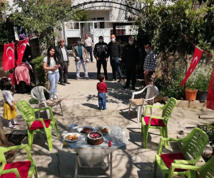 Polis Oğlunun Özlemini Kavga İhbarı İle Mahalleye Çağırdığı Polislerle Giderdi