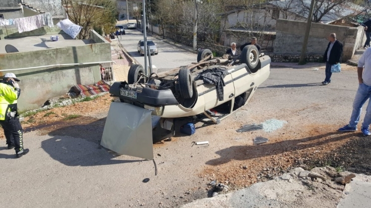 Otomobil Takla Attı: 2 Yaralı