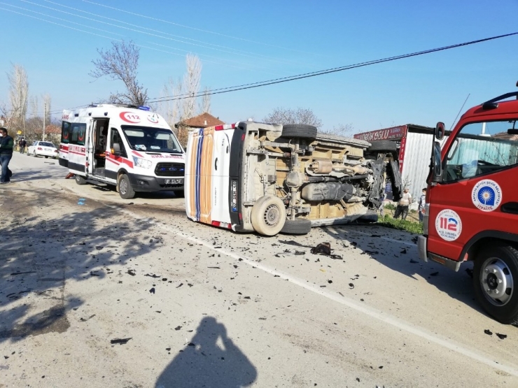 Antalya’da Trafik Kazası:2 Yaralı