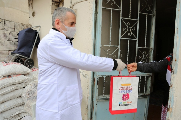 65 Yaş Ve Üstü Vatandaşlara Sıcak Yemek Ve Erzak Kolileri Dağıtılmaya Devam Ediliyor