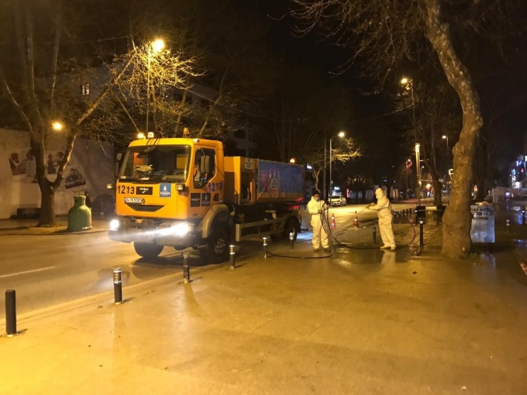 İstanbul’un Lüks Caddesinde Gece Boyu Korona Virüs Temizliği
