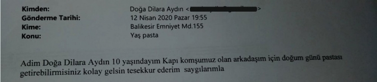 Polisten Evde Kalan Kız Çocuğuna Doğum Günü Sürprizi