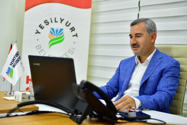 Başkan Çınar, Birim Müdürleriyle Telekonferans Üzerinden Görüşüyor