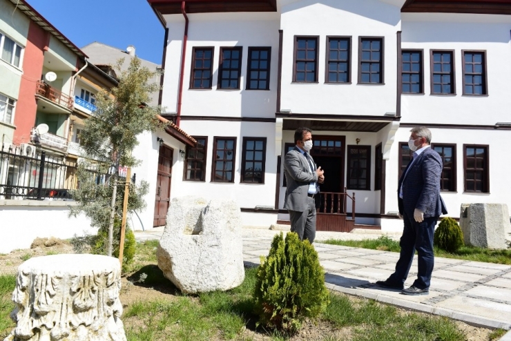 Başkan Aşgın Güngörmüşler Konağını İnceledi