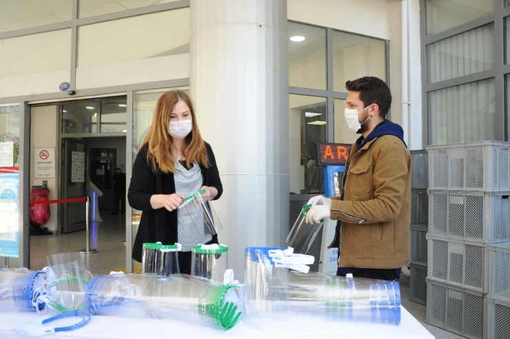 Balçova’da Siperlik Maskelerin Üretimi Başladı