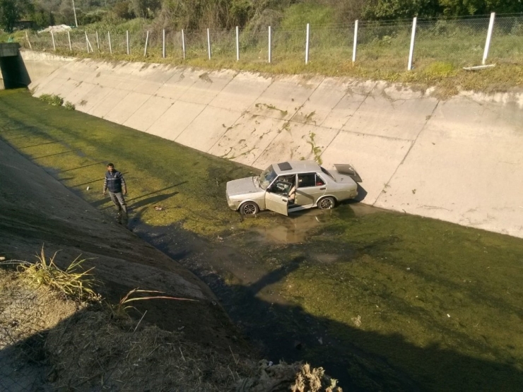 Bozdoğan’da Otomobil Kanala Uçtu; 2 Yaralı