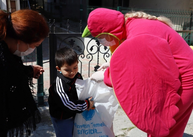 Minik Ali’nin Süt Ve Bisküvi Mutluluğu
