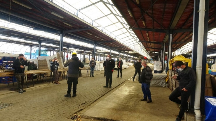 Pazar Esnafından Sosyal Mesafeli Mağduriyet Açıklaması