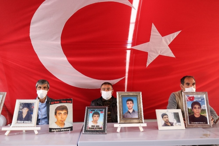 Hdp Önündeki Ailelerin Evlat Nöbeti 225’inci Gününde