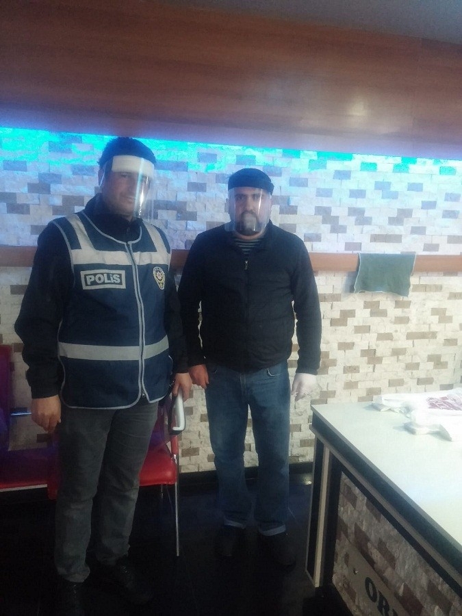 Doğanşehir’de Esnaflara Yüz Koruyucu Siper Dağıtılıyor