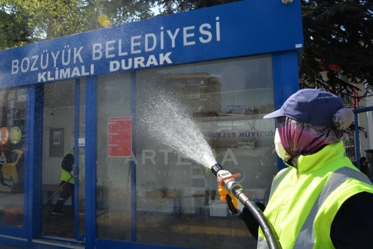 Dolmuş Durakları Yıkanarak Temizleniyor
