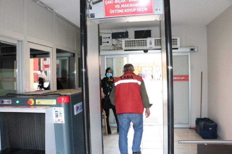 Valiliğe Girişler Termal Kamera İle Ölçülüyor