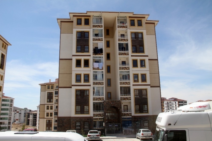 Elazığ’da 2 Apartman Daha Karantinaya Alındı