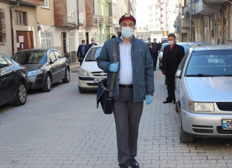 Postacıların Maske Dağıtımına Destek