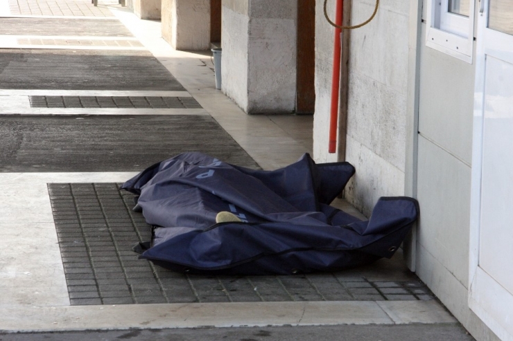 Eminönü Sahilde Erkek Cesedi Bulundu
