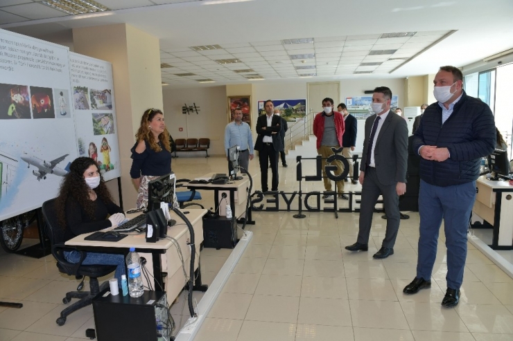 Başkan Gümrükçü’den Virüse Karşı Kurulan Çağrı Merkezine Sık Sık Ziyaret