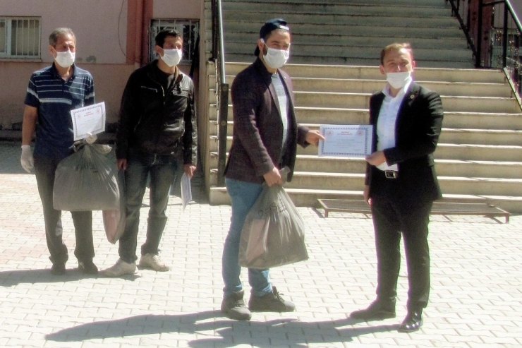 Araban İlçesinde Ekmekler Kaymakamdan