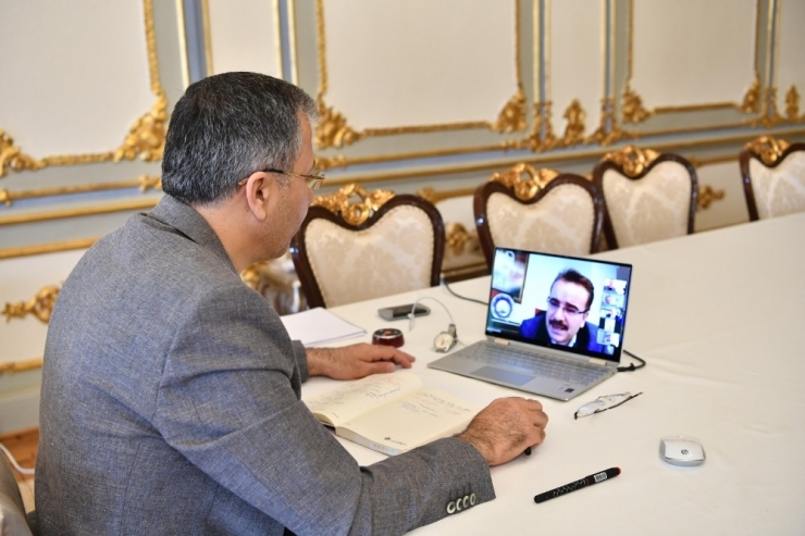 Vali Yerlikaya 39 Kaymakamla Video Konferans İle Toplantı Yaptı