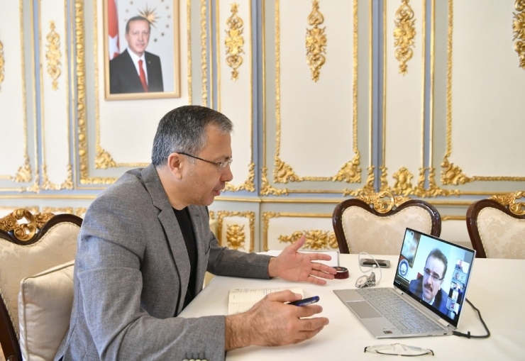 Vali Yerlikaya 39 Kaymakamla Video Konferans İle Toplantı Yaptı