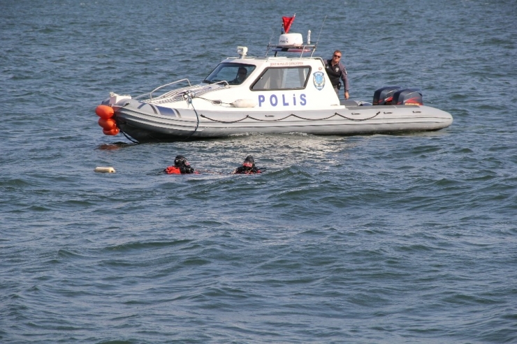 Denize Atlayan Kişinin Cesedi 24 Saat Sonra Bulundu