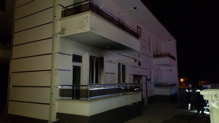 Karaman’da Evi Yanan Genç Kadın Gözyaşlarına Boğuldu