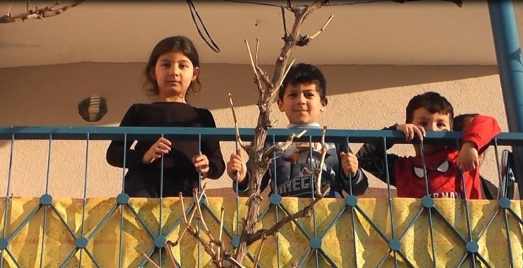 Develi’de Sokağa Çıkamayan Çocuklar Okulu Özledi