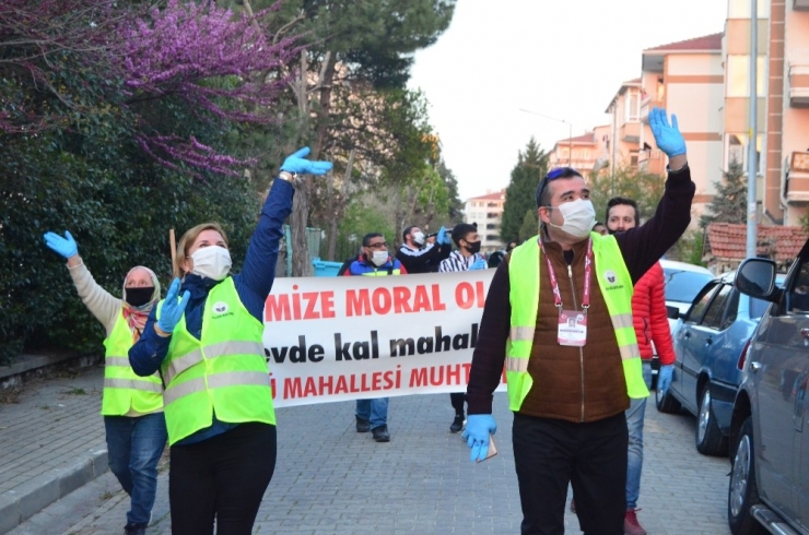 Göbek Atarak Evde Kalıyorlar