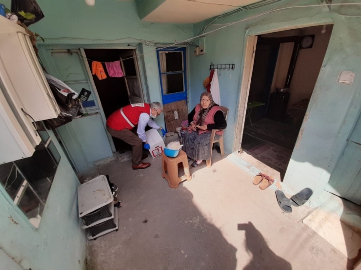 Kızılay’dan 3 Bin 500 Yaşlıya Gıda Yardımı