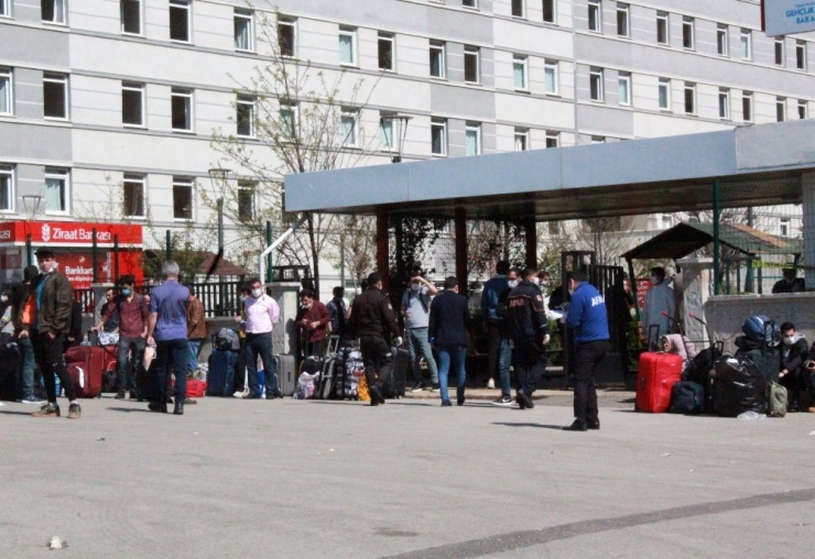 Gaziantep’te Karantinada Bulunan 520 Kişi Memleketlerine Uğurlandı