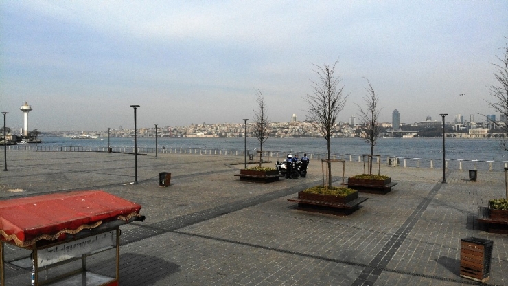 Korona Virüs Sonrası Sessizliğe Bürünen Üsküdan Meydanı Havadan Görüntülendi
