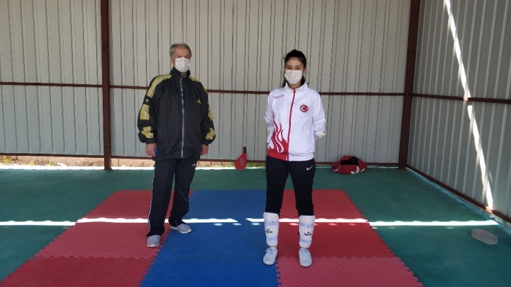 Bedensel Engelli Meryem, Kapalı Garajda Tokyo Olimpiyatlarına Hazırlanıyor