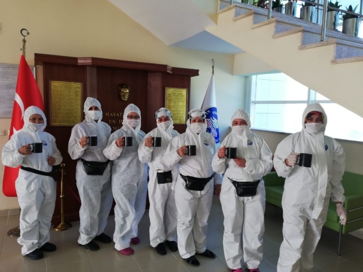 Karantinadaki Vatandaşlardan Yurt Personeline Klipli Teşekkür