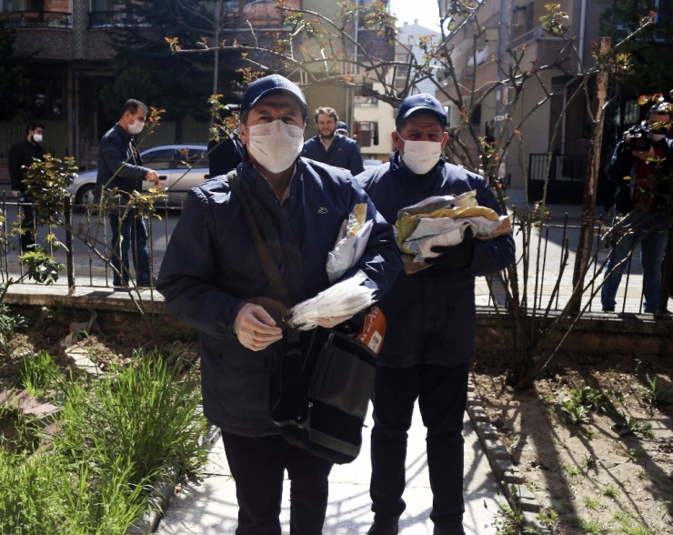 Memur-sen Genel Başkanı Yalçın, Ptt Çalışanları İle Birlikte Maske Dağıttı