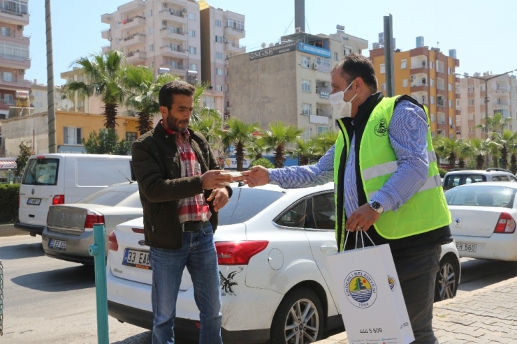 Erdemli Belediyesi’nden Vatandaşlara Ücretsiz Maske Dağıtımı