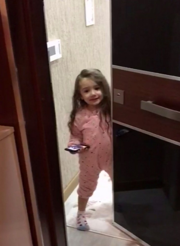 Minik Beril’in Sağlık Çalışanı Anne Ve Babasına Özlemi Duygulandırdı