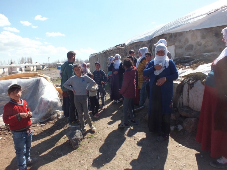 Kayıp Kız Çocuğu Arazide Uyurken Bulundu