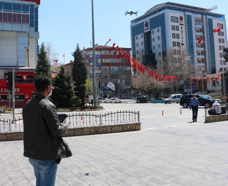 Niğde’de Polis Drone İle Sosyal Mesafe Kontrolü Yaptı