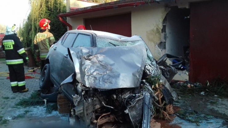 Refüje Çarpan Araç Metrelerce Uçtu, Kaza Anı Kameraya Yansıdı