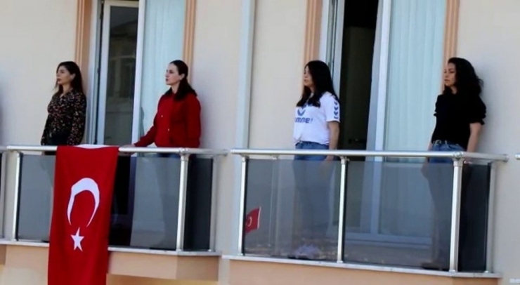 Gözlem Altında Olan 21 Polis Balkondan Polis Akademisi Marşını Seslendirdi