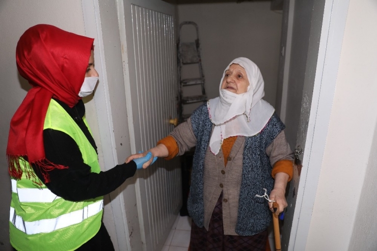 72 Yaşındaki Havva Teyzeden Ekipleri Duygulandıran ’Dua’