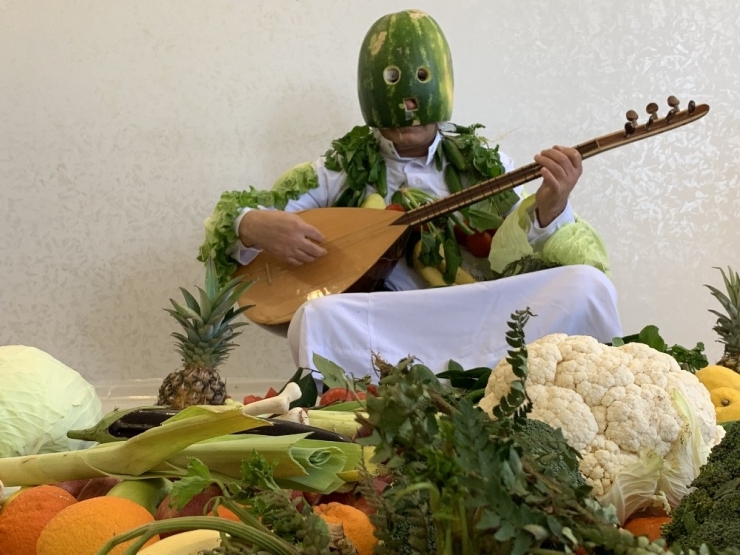 Sanatçı Aydın Aydın Karpuz Kabuğundan Maske Yapıp ‘Evde Kal’ Mesajı Verdi