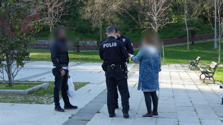 Yasağı Hiçe Sayıp Parkta Alkol Aldı, Polise Verdiği Tepki Hayrete Düşürdü