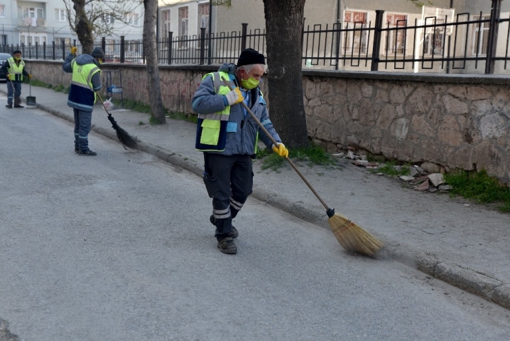 Tepebaşı’nda Temizlik Çalışmaları Sürüyor