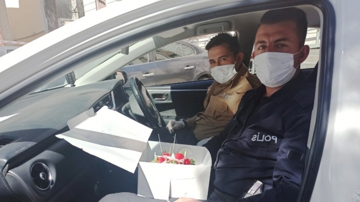 Çocukları 155’i Aradı, Polis Yaşlı Adama Sürpriz Yaptı